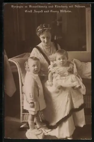 AK Herzogin Victoria Luise zu Braunschweig und Lüneburg mit Söhnen Ernst August und Georg Wilhelm