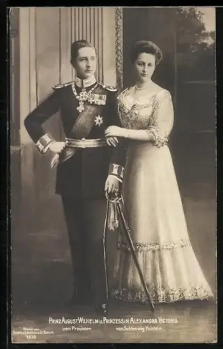 AK Prinz August Wilhelm von Preussen und Prinzessin Alexandra Victoria, Portrait in Uniform und Kleid