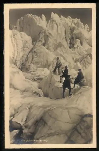 AK Vier Bergsteiger auf einer Gletschwanderung