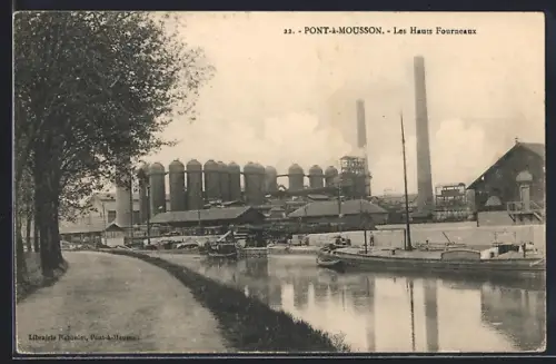 AK Pont-à-Mousson, Les Hauts Fourneaux et la voie fluviale adjacente