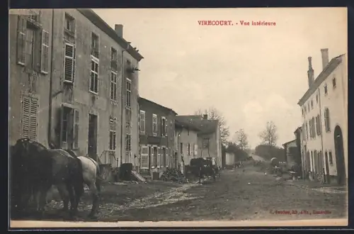 AK Virecourt, Vue intérieure avec chevaux et charrettes dans la rue principale