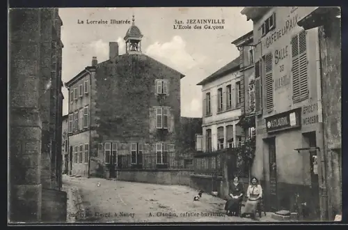 AK Jezainville, L`École des Garcons et la rue animée avec deux femmes assises