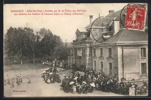 AK Baccarat, Salle des Fêtes, Remise des diplômes aux familles des enfants morts au Champ d`Honneur
