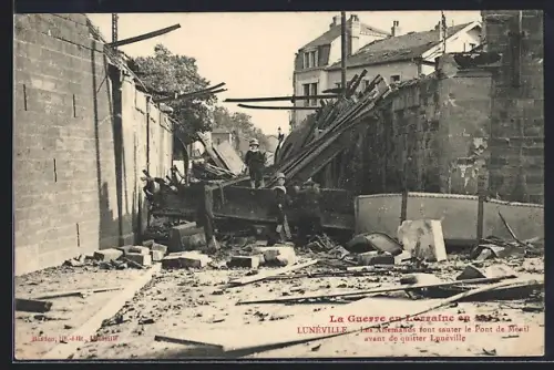 AK Lunéville, Les Allemands font sauter le Pont de Menil avant de quitter Lunéville