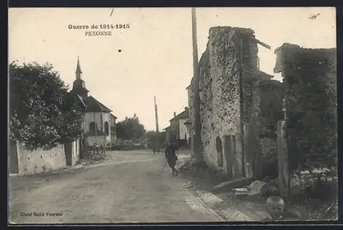 AK Pexonne, Guerre de 1914-1915, rue avec ruines et église au fond