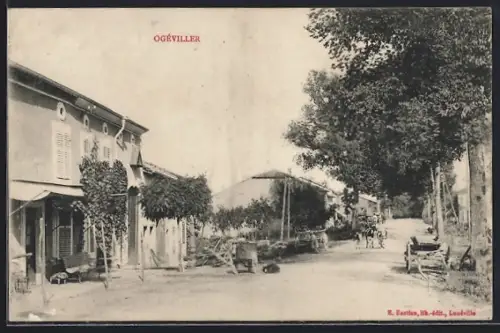 AK Ogéviller, Rue principale avec maisons et arbres ombragés