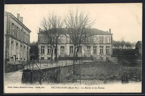 AK Neufmaisons /M.-et-M., La Mairie et les Écoles