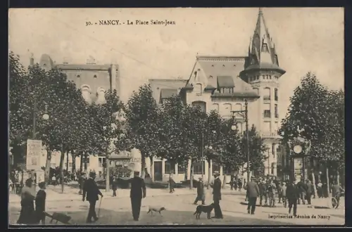 AK Nancy, La Place Saint-Jean animée avec passants et bâtiments historiques