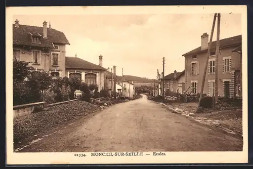 AK Moncey-sur-Seille, Écoles et rue principale en perspective