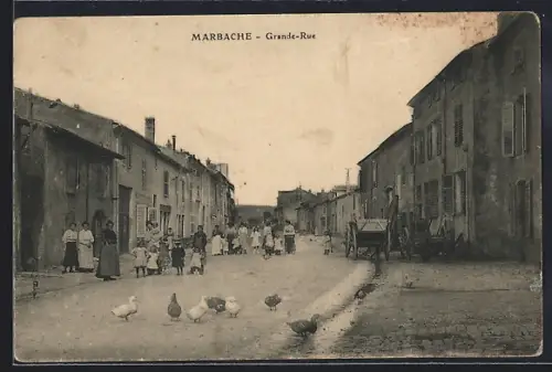 AK Marbache, Grande-Rue animée avec habitants et animaux