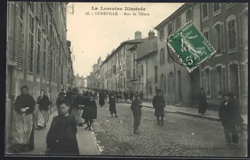 AK Lunéville, Rue de Villers animée avec passants et bâtiments historiques