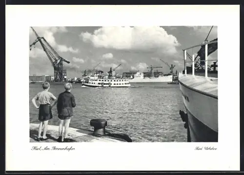 AK Kiel, Am Binnenhafen, Schiffe, Werftkräne