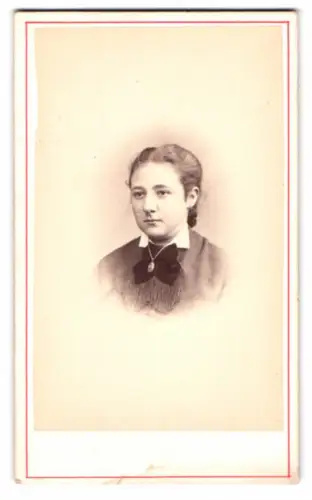 Fotografie Heer-Tschudi, Lausanne, Rue St Francois 20, Johanna Daber im Porträt