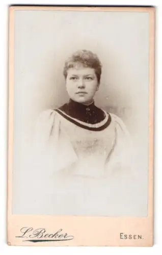 Fotografie L. Becker, Essen, Einhornstrasse 3, Porträt einer jungen Dame