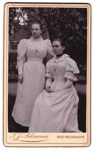Fotografie P. J. Schreiner, Bad Neuenahr, Zwei Damen im Garten