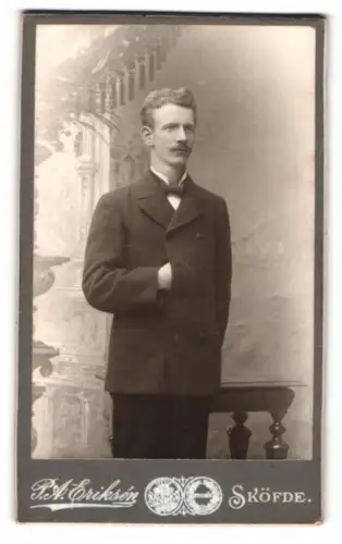 Fotografie P. A. Eriksen, Sköfde, Södra Långgatan 12, Porträt eines Mannes