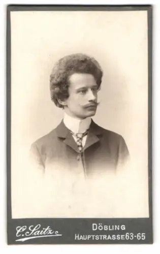 Fotografie Carl Saitz, Döbling, Hauptstrasse 63-65, Porträt eines eleganten Herrn 1905