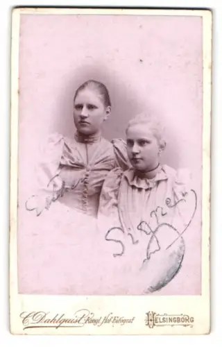 Fotografie C. Dahlquist, Helsingborg, Signe und ihre Schwester