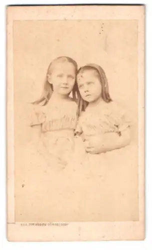 Fotografie G. & A. Overbeck, Düsseldorf, Schadowstrasse 42, Seline und Martha als Kinder