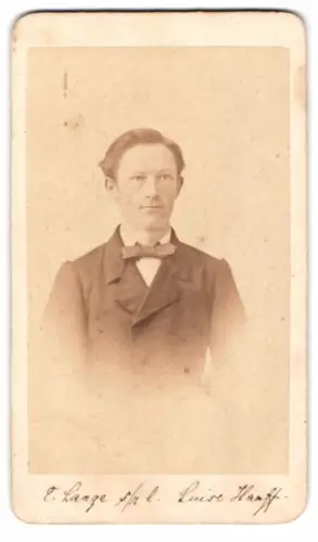 Fotografie Gustav Schmidt, Erfurt, E. Lange in Anzug und Fliege