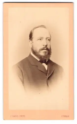 Fotografie J. Ganz, Zürich, Bahnhofstrasse 40, August Zinn im Porträt