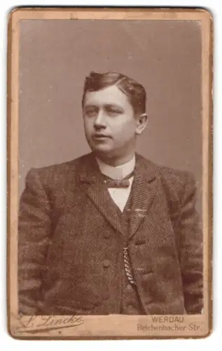 Fotografie L. Lincke, Werdau, Reichenbacher Str., Herr Mühlmann im Wollanzug