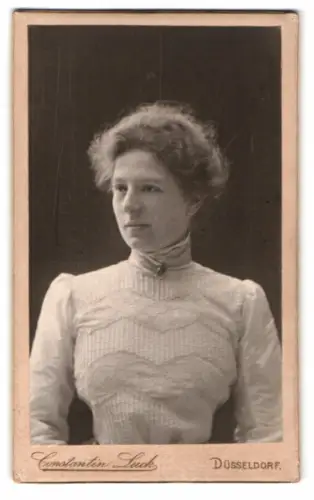 Fotografie Constantin Luck, Düsseldorf, Victoriastr. 26, Adeline Müller im Alter von 23 Jahren