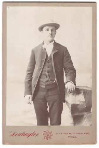 Fotografie Leutwyler, Philadelphia, W. Girard Ave 227 & 229, Jakob Roch im Porträt