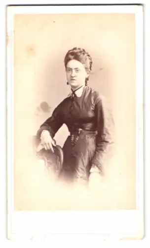 Fotografie Heer-Tschudi, Lausanne, Schillerstrasse 34, Portrait Dame Hermine Brocker aus Osnabrück