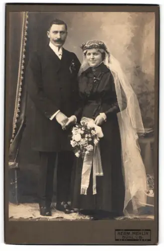 Fotografie Herm. Mehlin, Bühl i. B., Hochzeitsporträt eines Paares