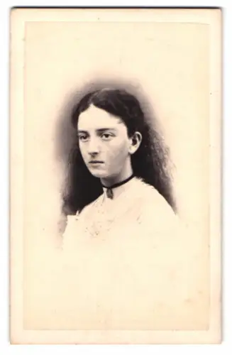 Fotografie Fotograf unbekannt, Liverpool, Mount Pleasant, Porträt einer jungen Frau