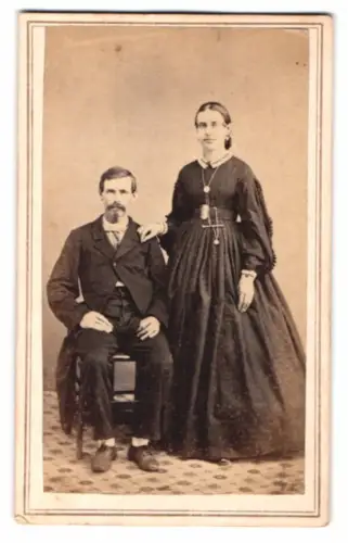 Fotografie Norton Janks, Boonville /N.Y., Paarporträt im klassischen Stil