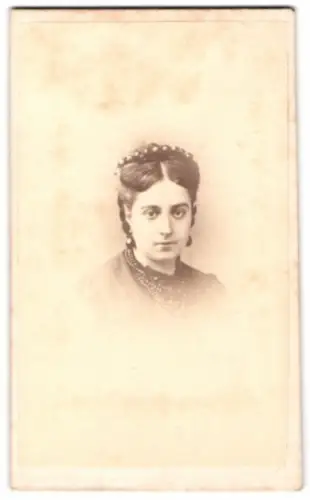 Fotografie unbekannter Fotograf und Ort, Porträt Martha du Maismiel