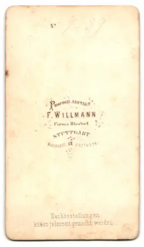 Fotografie F. Willmann, Stuttgart, Marienstr. 12, Herr mit Spazierstock