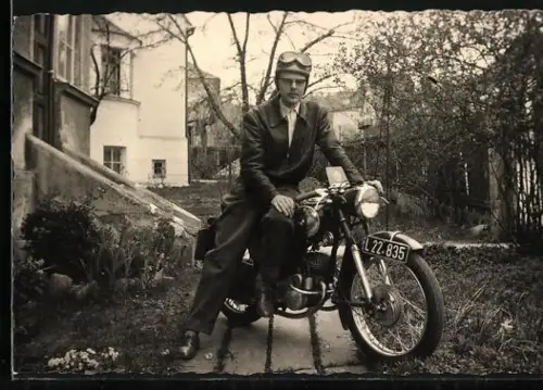 AK Mann mit Motorradhelm auf Puch-Motorrad, Kennzeichen L 22.835