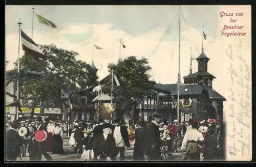 AK Dresden, Dresdener Vogelwiese, Festbuden & Gebäudeansicht auf dem Jahrmarkt
