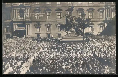 AK Berlin, Huldigung der Schulkinder vor dem Kaiser im Schlosshofe