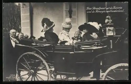 AK Das Brautpaar mit der Kaiserin und der Herzogin von Cumberland