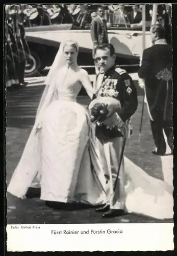 AK Fürst Rainier von Monaco mit Fürstin Gracia auf dem Wege zur kirchlichen Trauung