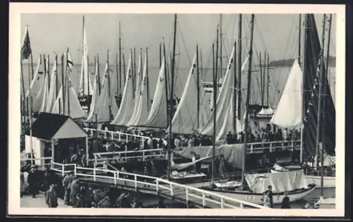 AK Kiel, Am Olympia-Hafen, Segelboote und Steg