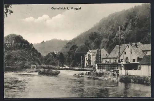 AK Gernsbach i. Murgtal, Flusslauf, Brücke, Häuser am Ufer