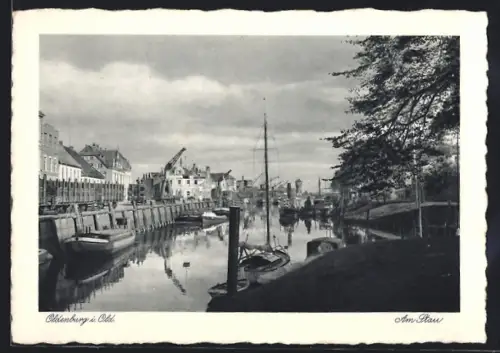 AK Oldenburg i. Old., Am Stau, Hafenansicht, Boote, Ufer