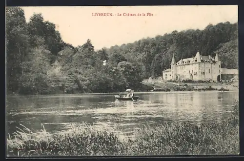 AK Liverdun, Le Château de la Flie avec barque sur la rivière
