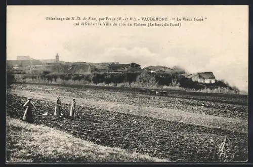 AK Vaudémont, Le Vieux Fossé défendant la ville du côté du plateau, Le haut du Fossé
