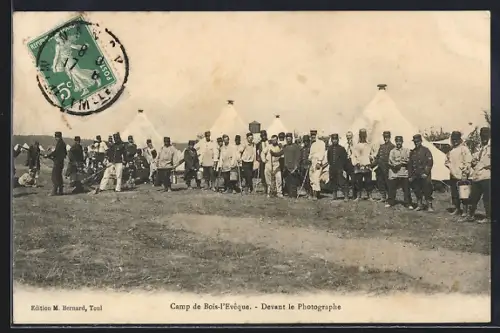 AK Bois-l`Évêque, Camp de Bois-l`Évêque, Devant le Photographe