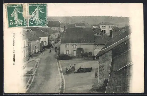AK Petitmont, Grande Rue avec vue sur les bâtiments du village