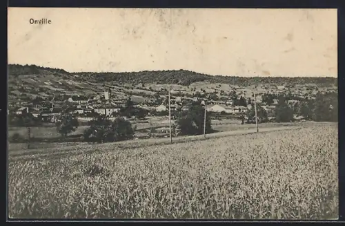 AK Onville, Vue du village entouré de champs et de collines