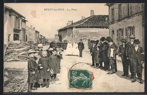 AK Sexey-les-Bois, La Place animée avec des enfants et des habitants du village