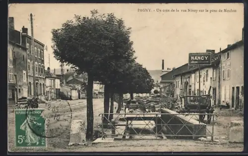 AK Pagny, Un coin de la rue Nivoy sur le pont de Moulon