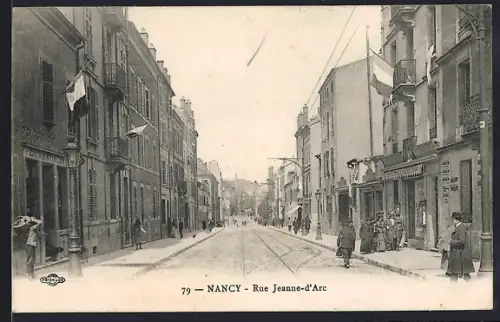 AK Nancy, Rue Jeanne-d`Arc avec passants et bâtiments historiques